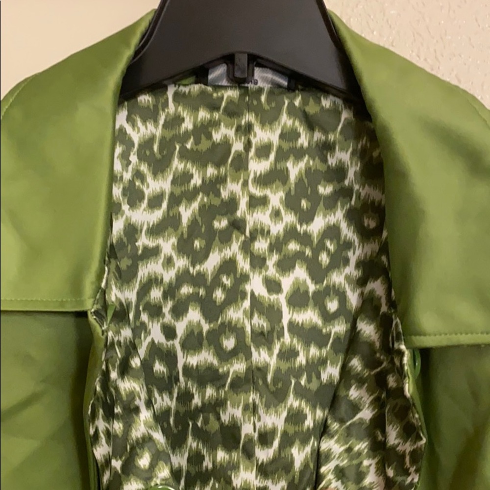 Water ResistantReversibleSolid to PrintSatinJacket - Picture 5 of 6